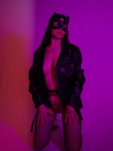 MonicaVii playful kitty Pic