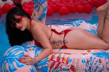 aura-baker kullanıcısının Red… and dangerously irresistible💘 albümü -  4 fotoğraf