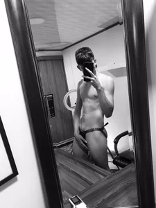 Diamond_Piarce LOOKING IN THE MIRROR ✨✨✨ Pic 3