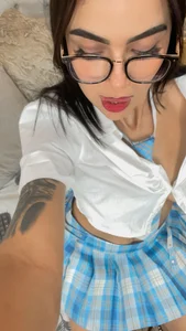 AishaCarpenter Yoy sexy schoolgirl 💙🥵 Kuva 2