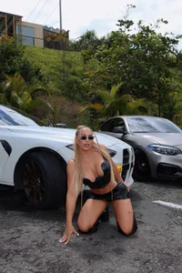 Lizz_Tayler I like to be fast when it comes to action Foto 5