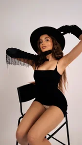 Black hat tease od Mimi_Mira  6 snímek