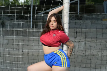 susuya-doll the passion and sensuality of soccer slika 9