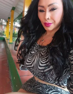 your lips on my neck awaken my desires..❤️‍🔥💝🫦😈🥵 de Rubi_Love_  2 photos