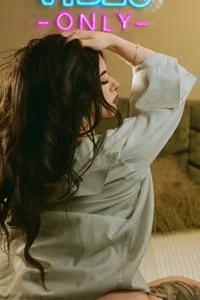 Alice_Vixen me with your shirt on... Poză 4