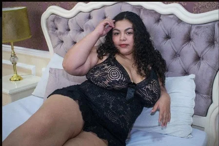 CurvyLatinGoddess Public Foto 6
