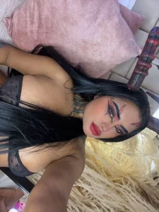 Lairahearvy 👻 Dare to play with me? 🖤 - {count, plural, one {תמונה אחת} two {שתי תמונות} many {# תמונות} other {# תמונות}}