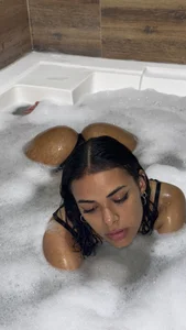 Iam_Lyan_ Just Lyan টি ছবি