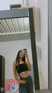 Penelope-Hot Public Foto