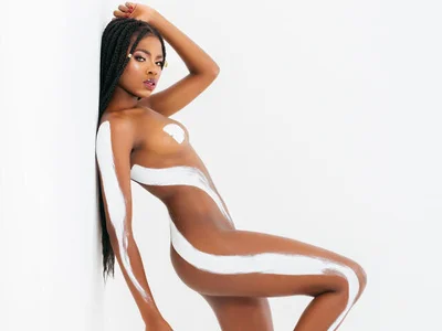 Nahomyyy Painted body Foto