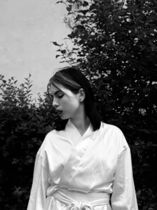 Velvet__Kiss White Lotus Billede