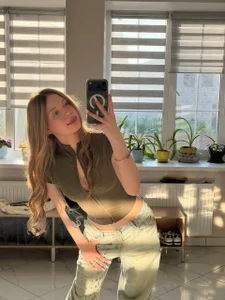 HaileyBenyo Public  6. fénykép