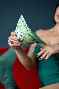 SusanSwan I'm looking for a real pay pig. Not one of you cheap losers. Bilde 3