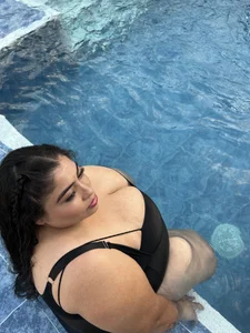 mia_joshua Sun and pool day Immagine  3