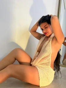 Laila_Rouse Public Pic 4