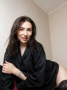 Milana_Loveeの=)の 2枚の写真