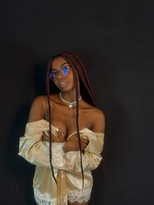 Raquel_jones Sensual golden 💛 Pic