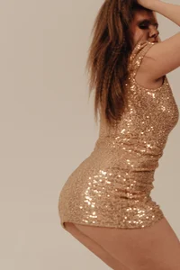 NoraBigAss gold light Pic