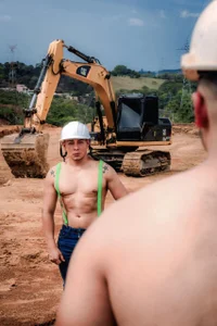 AndyandFran You would want to be with these builders close to home🥵 Hình 5