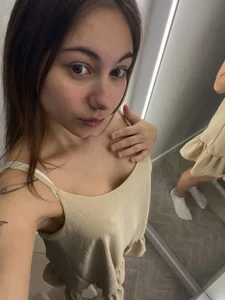 Trying on a dress👗 od DaynaMacha  4 snímek