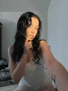 DeeannLaclair hello!! it's me Gambar 2