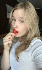 LinaCristonsen Public Pic 6