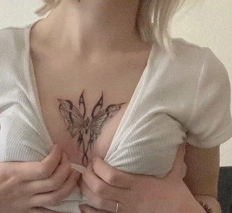 Eli_kiss Lovely tiny body Bilde