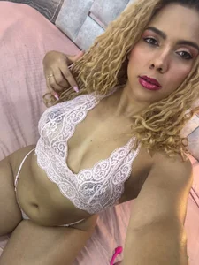 MiaVelveett Naughty by Nature Immagine  2