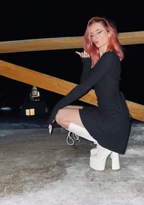 CassieFox_ Winter vibes Pic