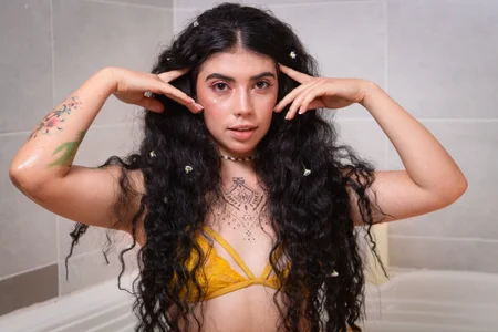 Tropical shower de Nina-monroe  4 photos