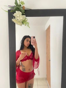 meli_ortiz_Red dress ❤ Bild 7