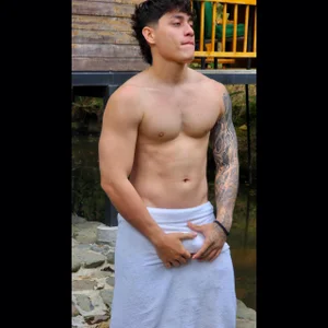 _joansoto In towel 😈  3টি ছবি