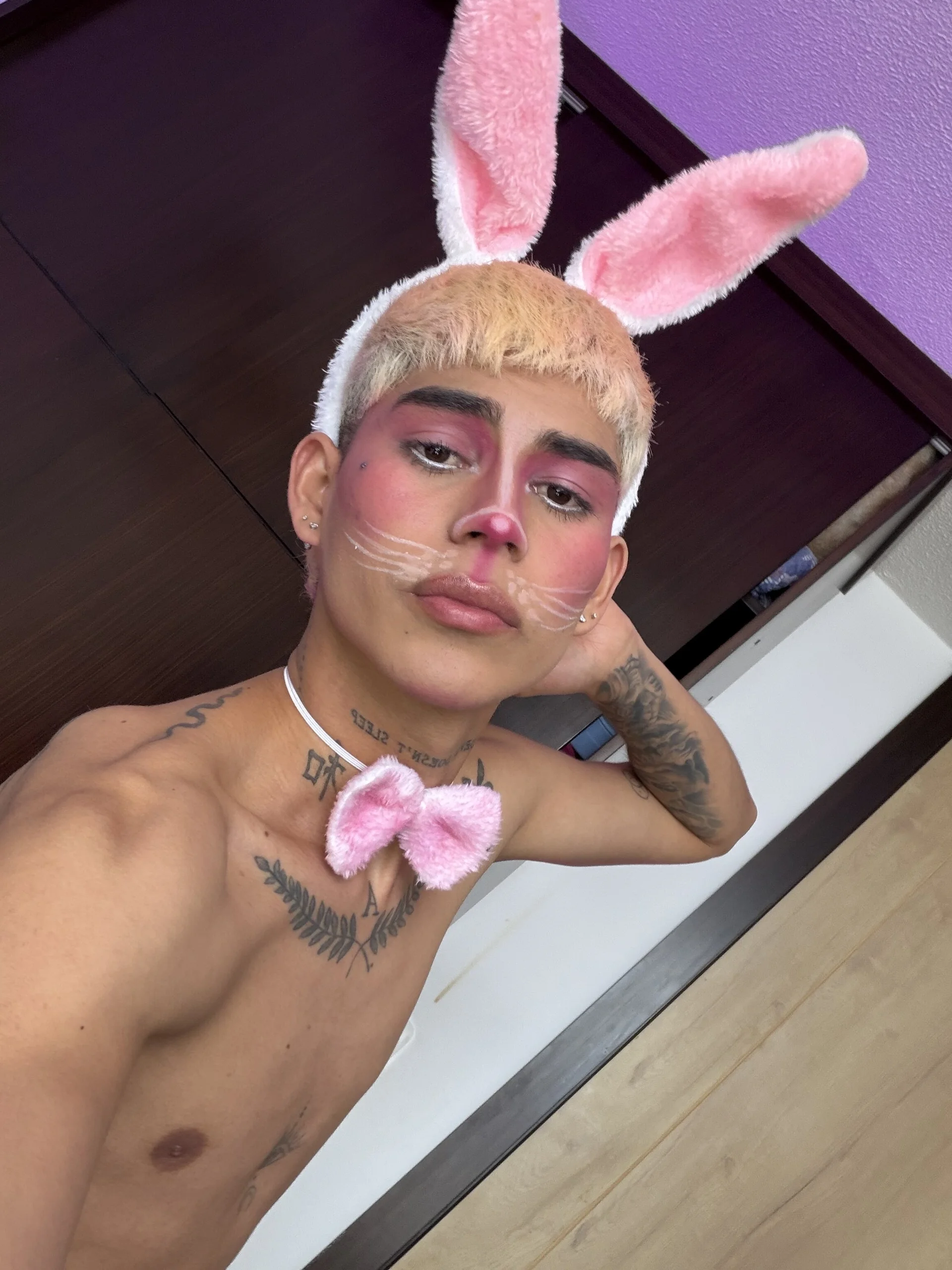 Bad pink bunny 🩷 de lukasstrong_  Imagens