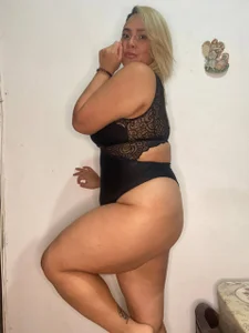 keirabbw: Love the black color ( 8 фото)