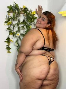 miadolan_sex23 Public Pic 4