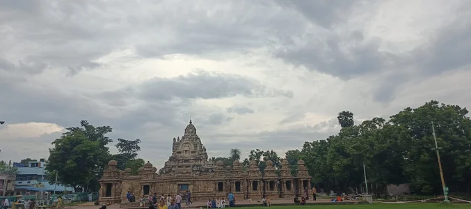 Tinku_1324 Public slika