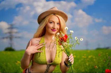 EllaCharm_ Public Foto 5