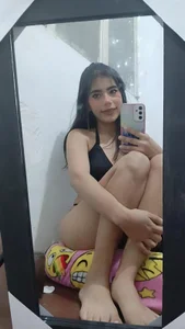 WarmVenezuelanGirl Public Poză 4