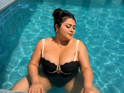 A summer afternoon enjoying the sun and the moment is ideal for pleasure, good sex and exciting comp de EmiliBoobss  photos