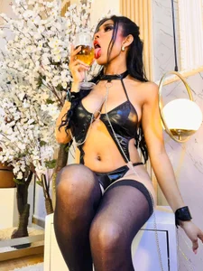 salomebenz sexy brunette 💦 Pic 5