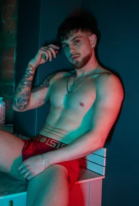 -ThomasJr- Studio Pic 3