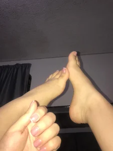 adara_johnson__ How are my nails? Foto 2