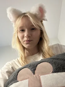 KoriMelon🐱🍉 Meow! I'm your cat girl Bild 3