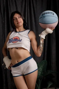 sweetfoxy_17 lola bunny Pic