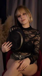 KellePourier business romance Immagine  4