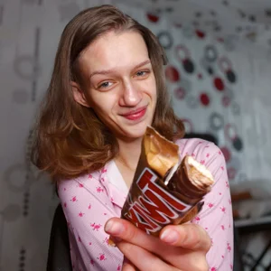 Chrissy_Joyful Do you want to eat a second Twix bar? Hahaha! slika 2