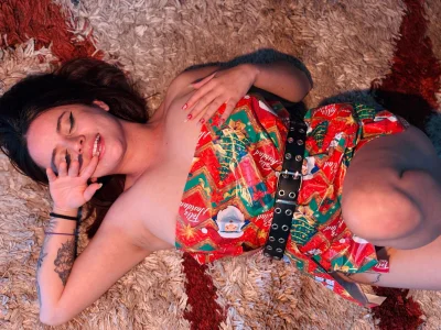 kassandra_james Have you opened your Christmas gift yet? Immagine  6