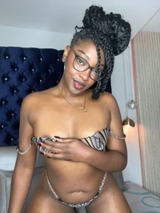 YallianaBrooks Lovely Foto 3