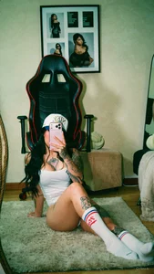 Hello ✨🔥 od EmmyEvans1  3 snímek