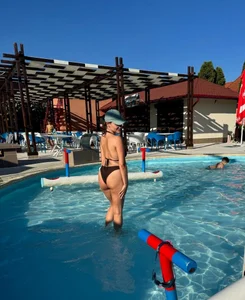 LexyFox2 kullanıcısının Pool day albümü -  4 fotoğraf